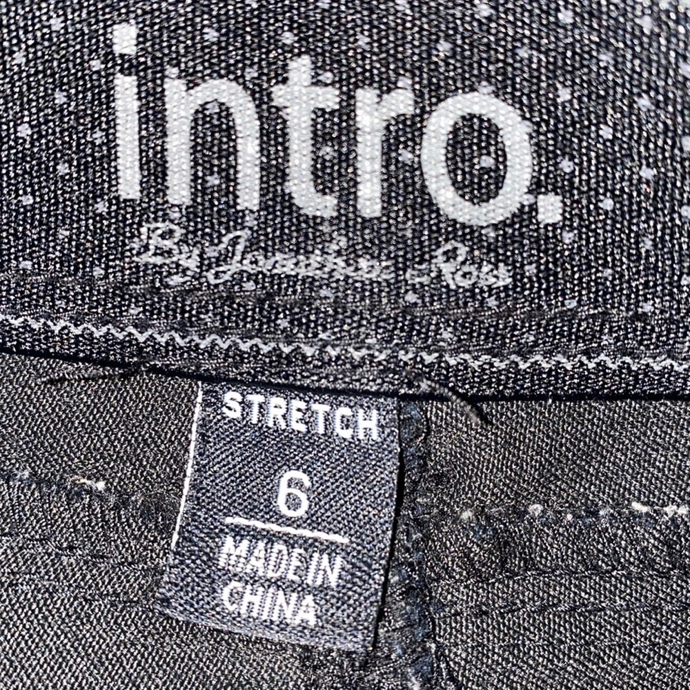 intro. Black Capri pants cropped short black stretch jeans comfort waist size 6‌ - Picture 3 of 10